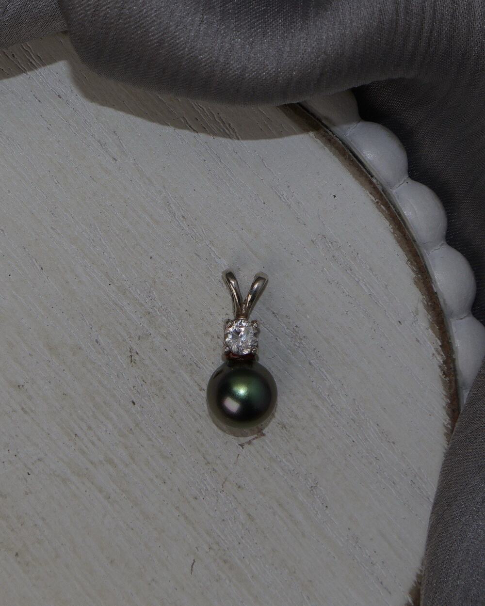 Vintage Sterling Silver Black Pearl Pendant 1.3G / 0.7in